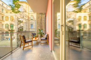 Best Seasons La Famiglia Budapest